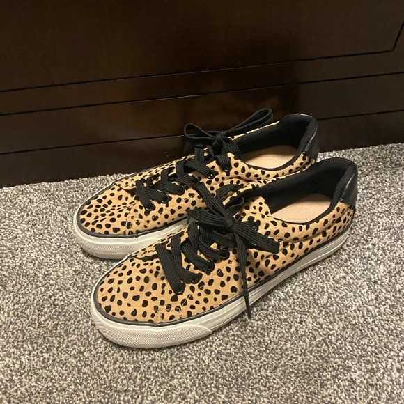 Sneakers - Picture 2 of 2